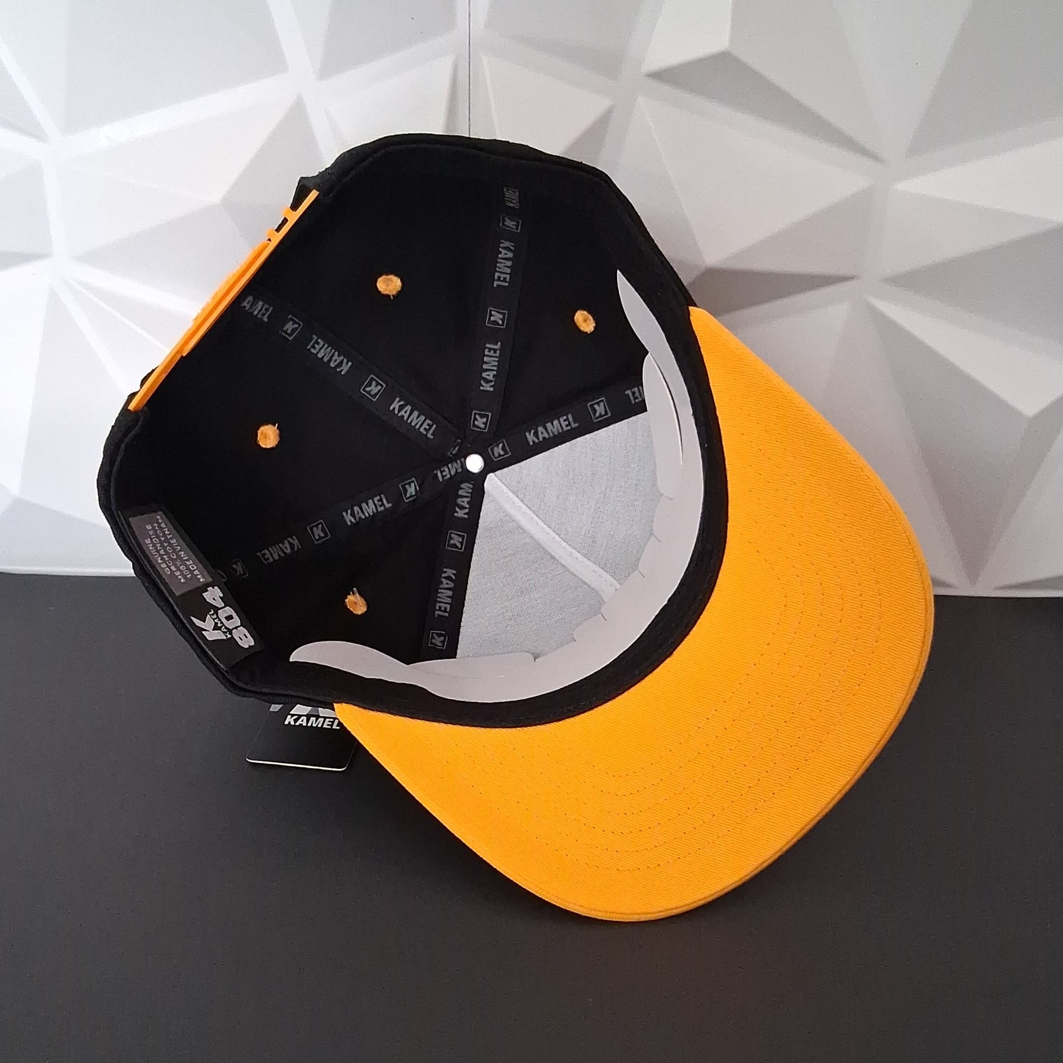 Gorra Snapback- Amarilla/Negro - Placa Trebol