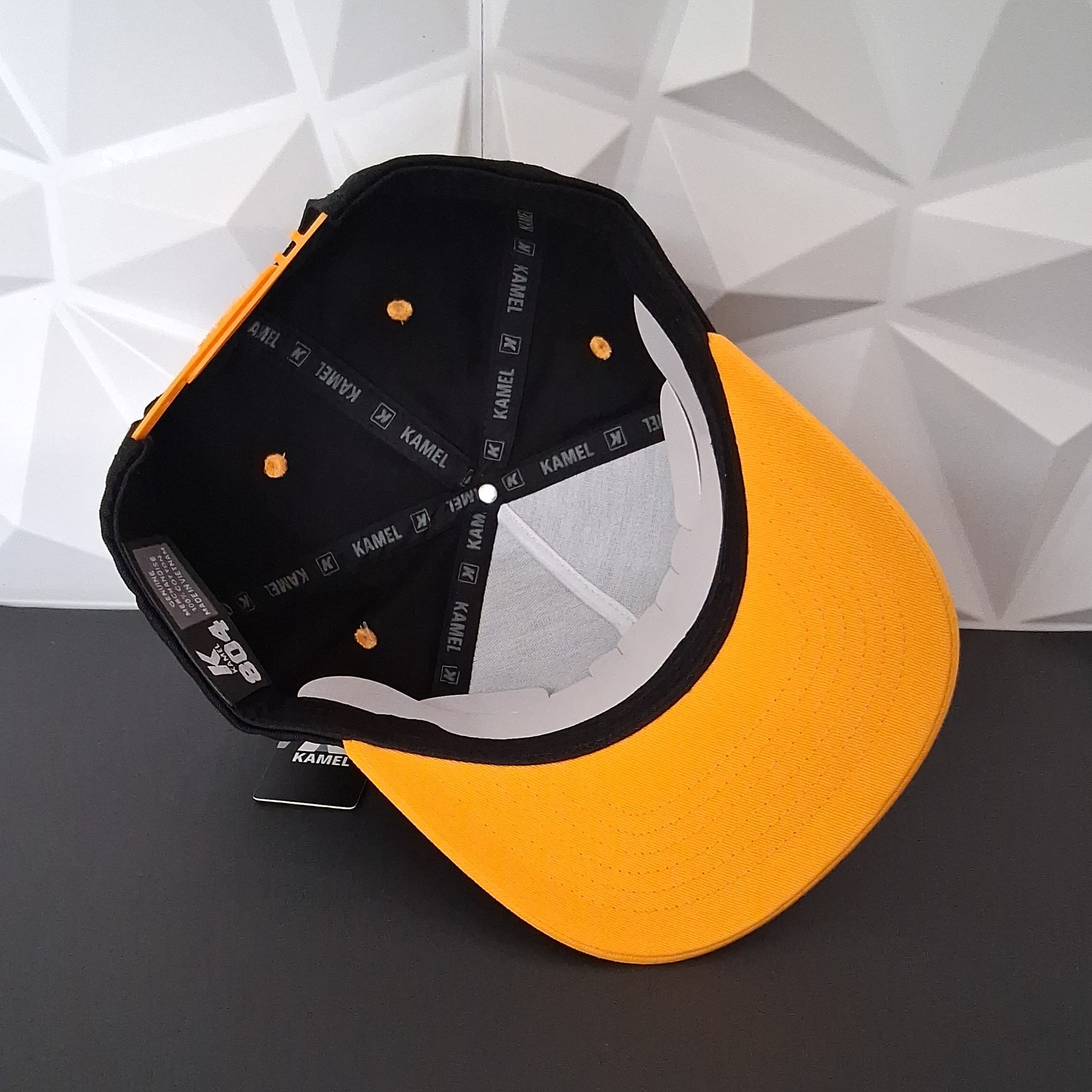 Gorra Snapback Negro/Amarillo - Placa Pink Panther
