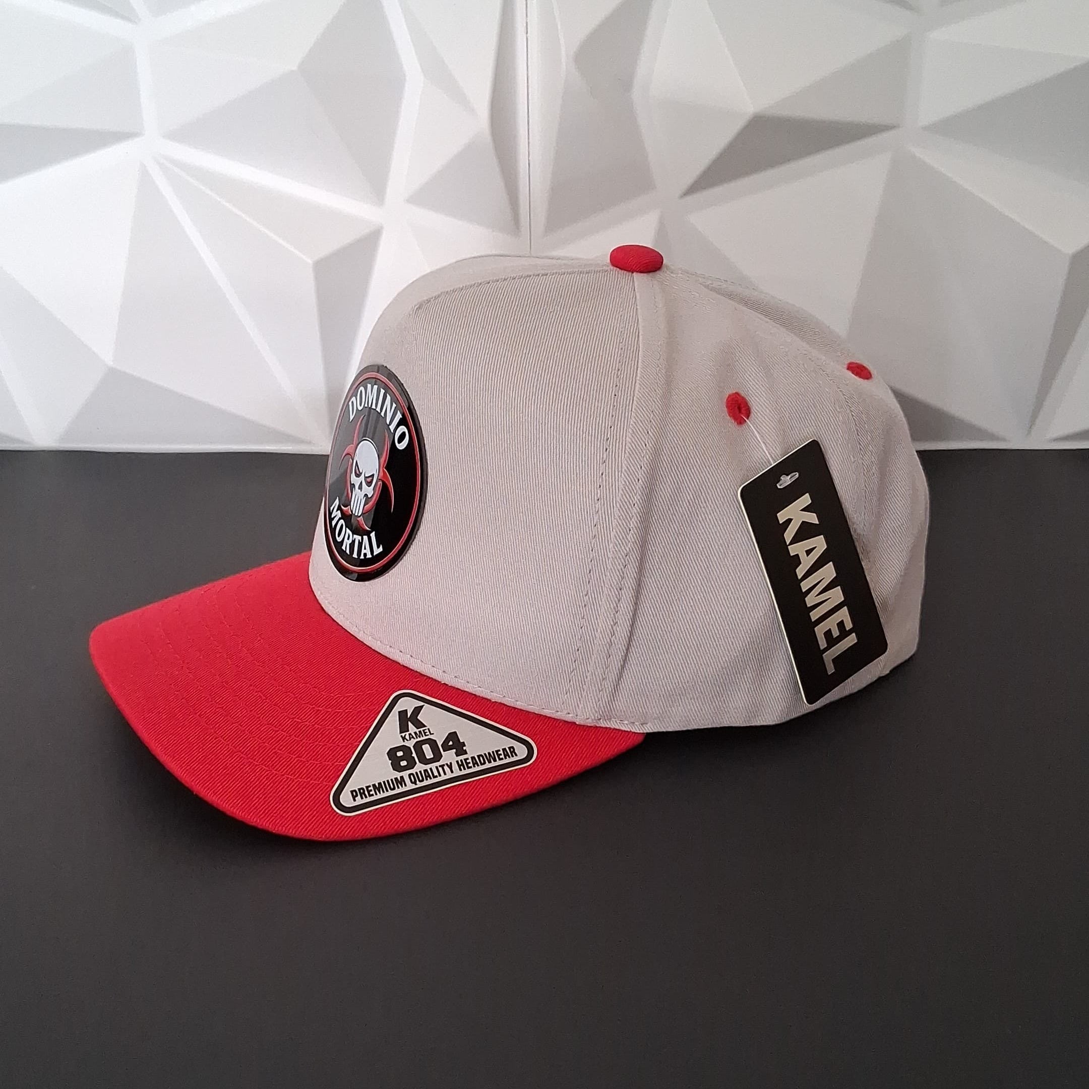 Gorra Snapback- Gris/Rojo - Placa Dominio Mortal
