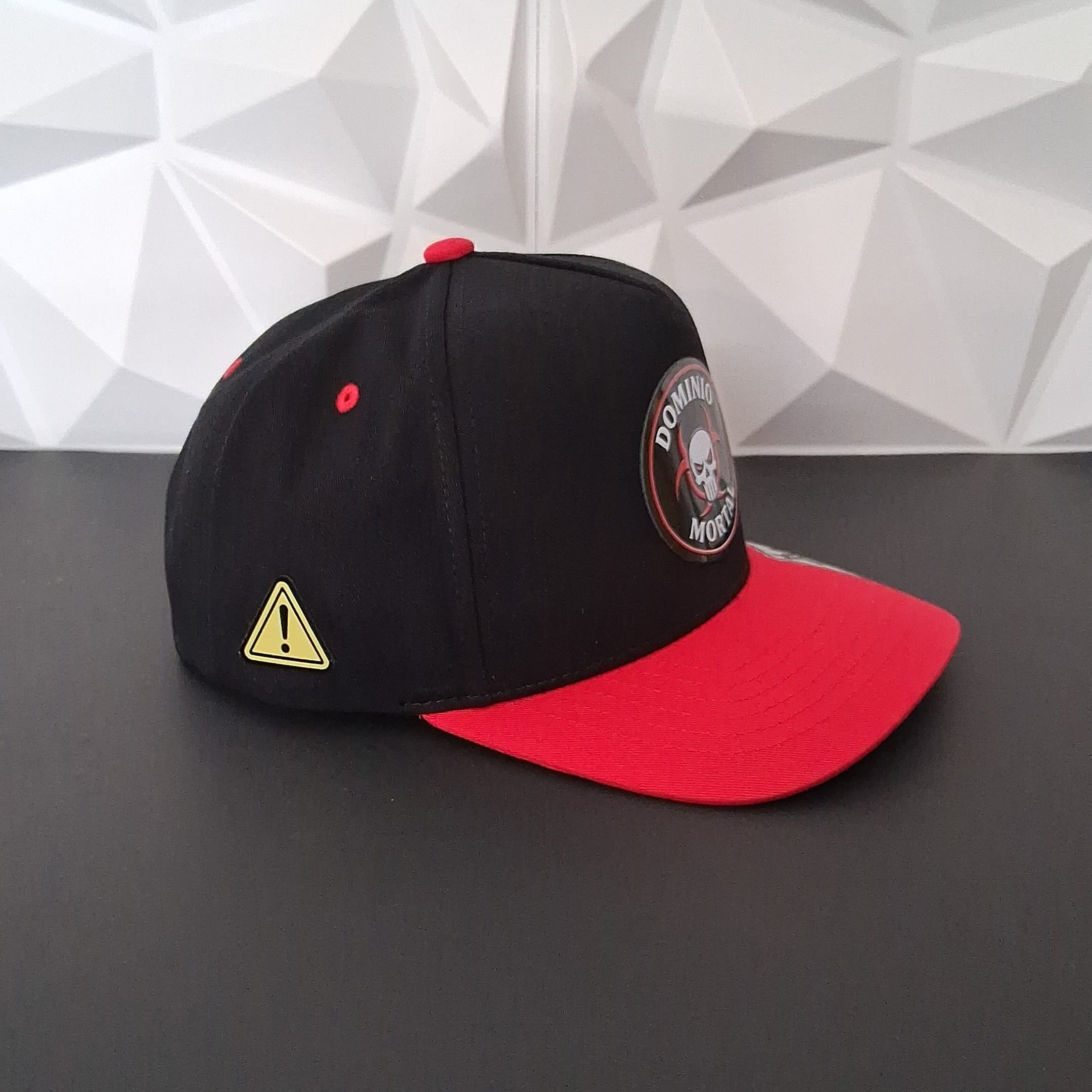 Gorra Snapback- Negro/Rojo Placa - Dominio Mortal