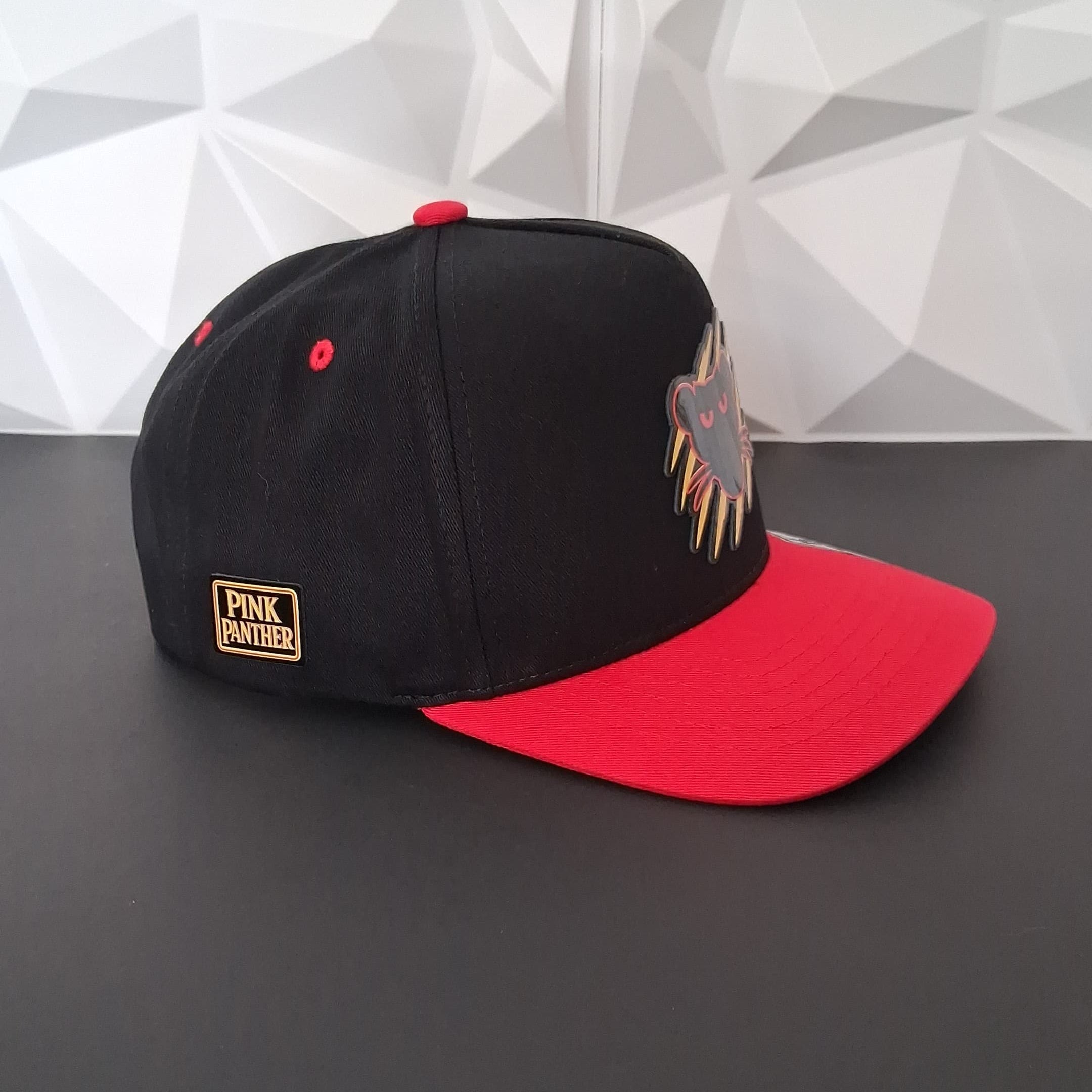 Gorra Snapback Negro/Rojo - Placa Pink Panther