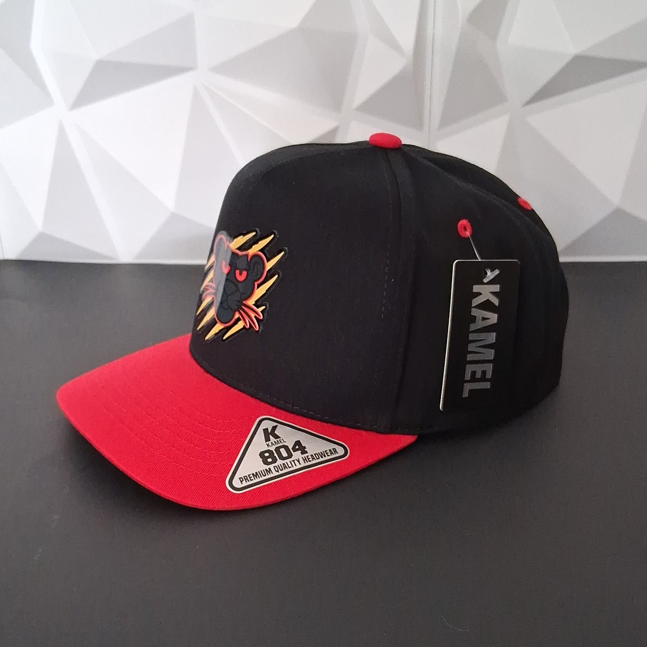Gorra Snapback Negro/Rojo - Placa Pink Panther