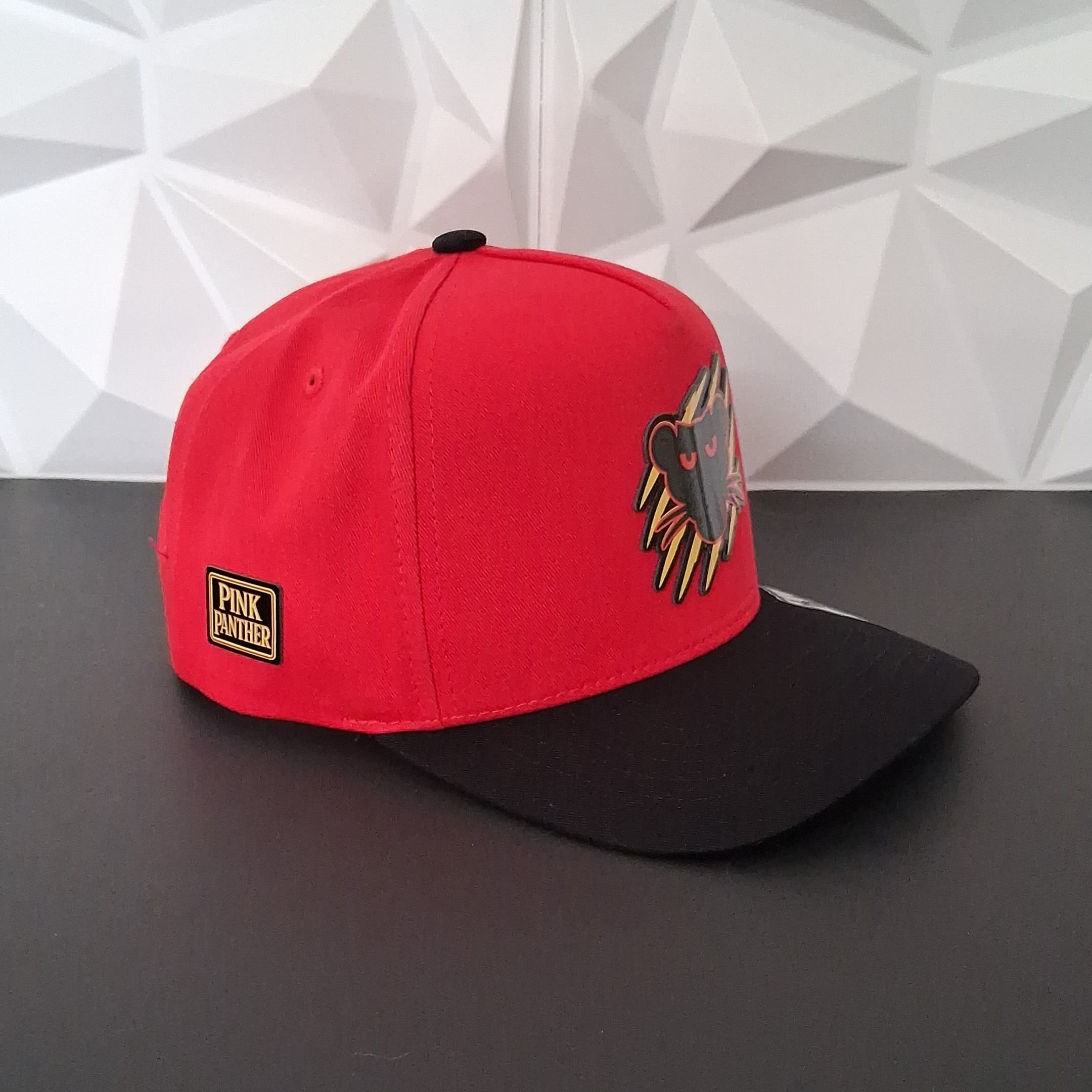 Gorra Snapback Rojo/Negro - Placa Pink Panther