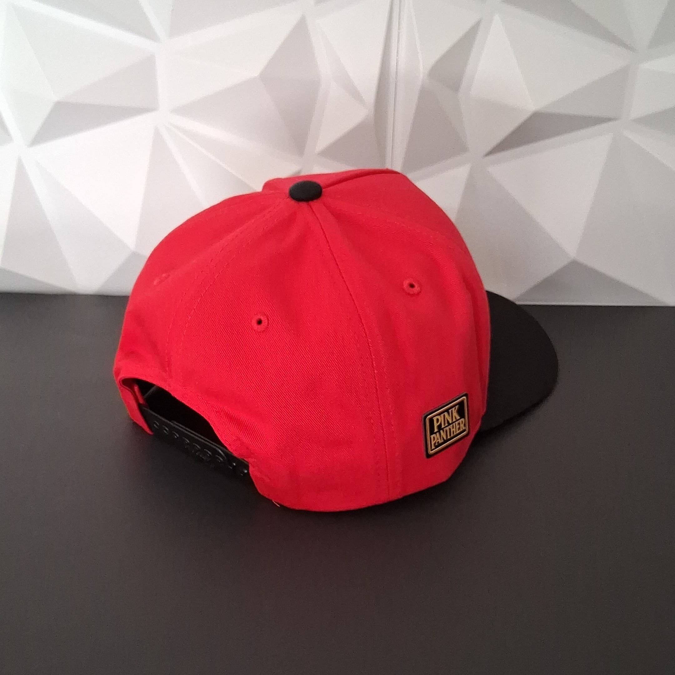 Gorra Snapback Rojo/Negro - Placa Pink Panther
