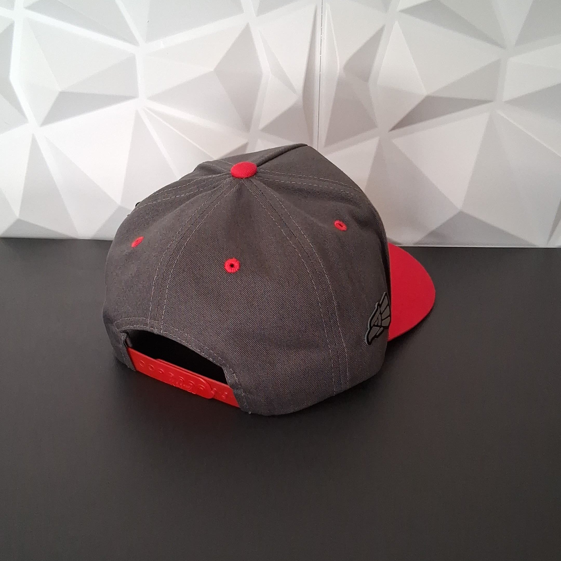 Gorra Snapback- Gris Oscuro/Rojo Placa-Skull Mexico