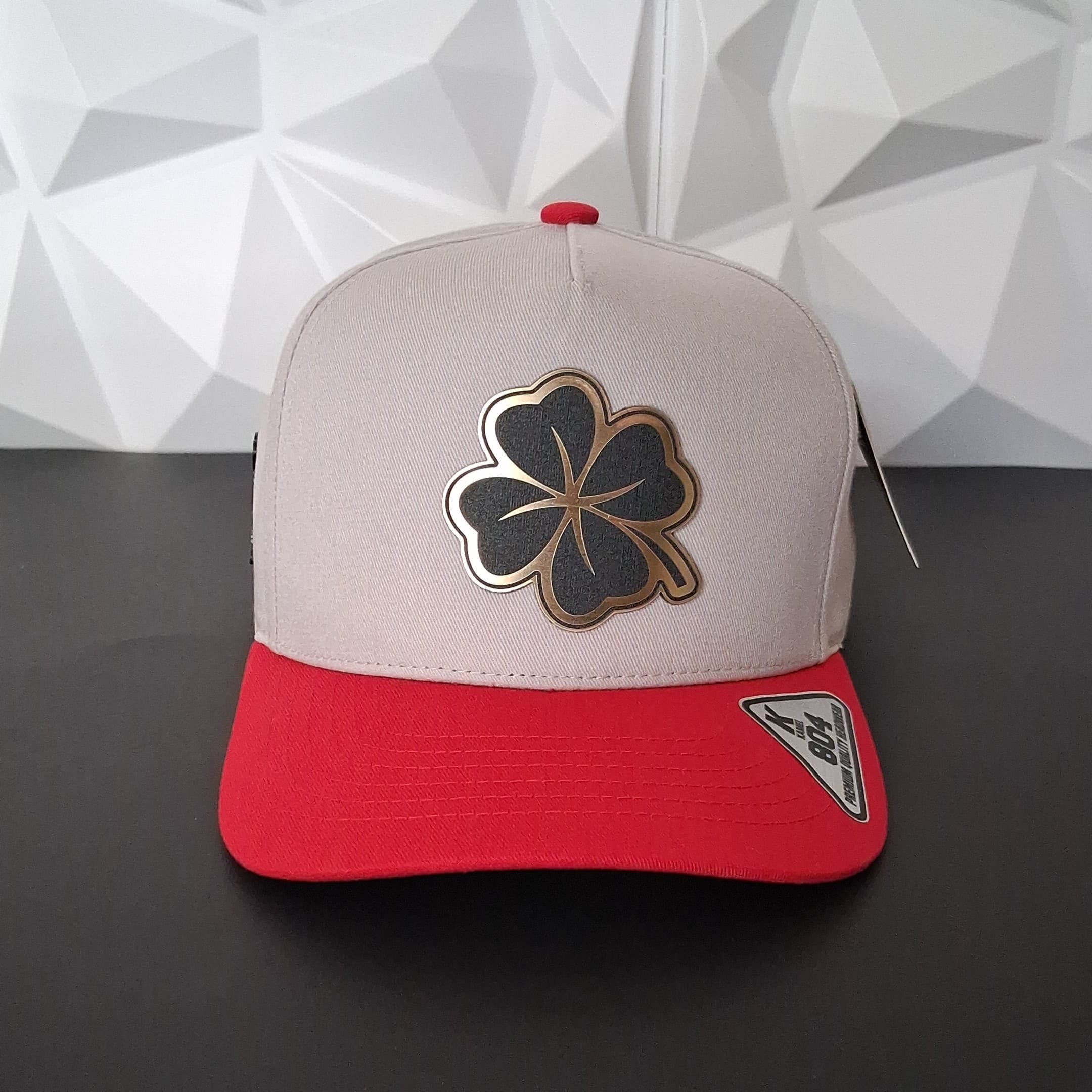 Gorra Snapback- Gris/Rojo - Placa Trebol